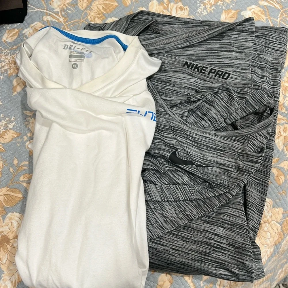 Nike Twp Pair of Shirts XXL grey and XL white